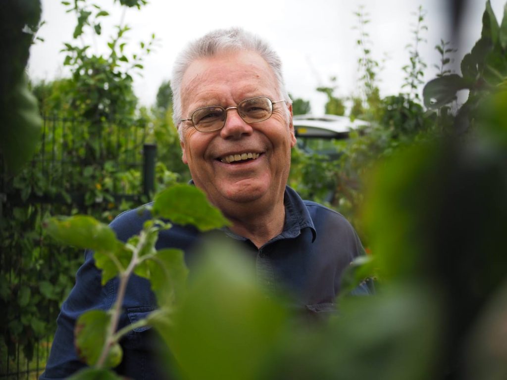 Fruitexpert Dirk van Ziel (Pomona) zorgt sinds 2019 voor beheer fruitbomen.